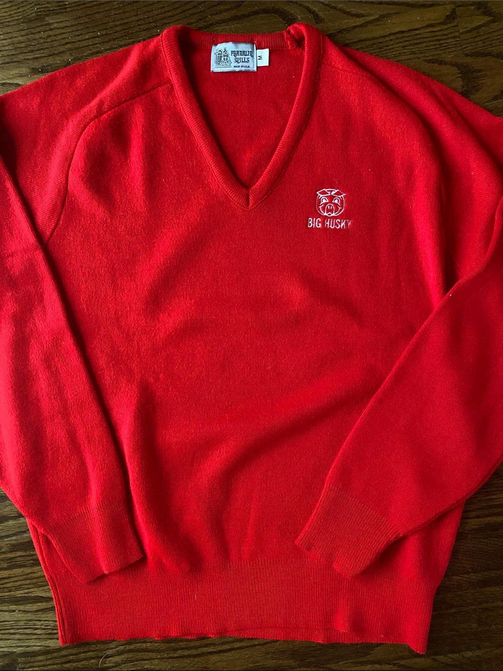 American Vintage Franklin Mills Men's V-Neck Sweater in Bright Red